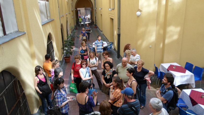 Kóser húsüzemből mulatozó, rituális fürdőből táncterem