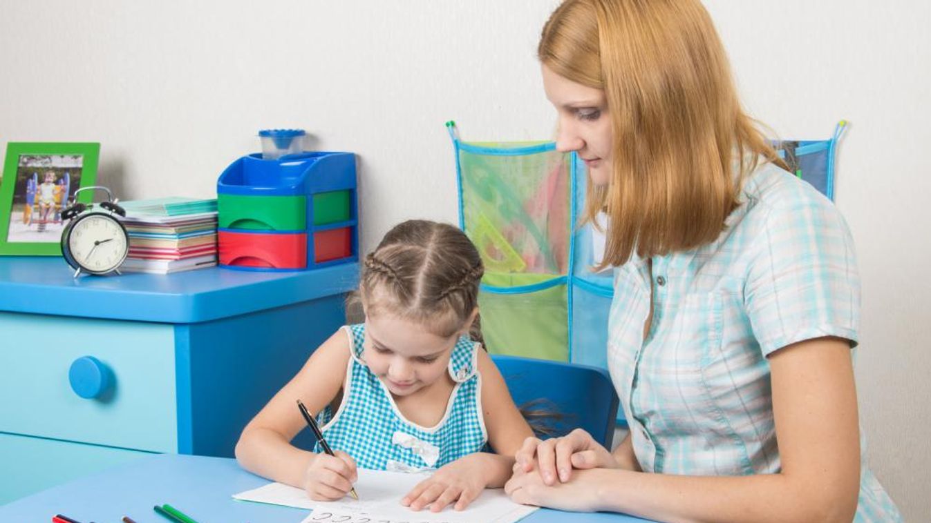 Normális, hogy napi két órát kell tanulni suli után az elsős gyerekemmel?