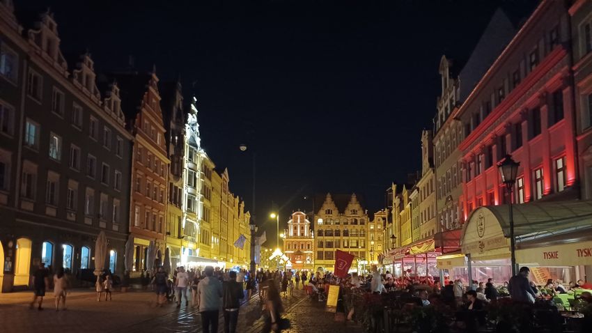 A wroclawi Rynek egy élettel teli, nyüzsgő piactér