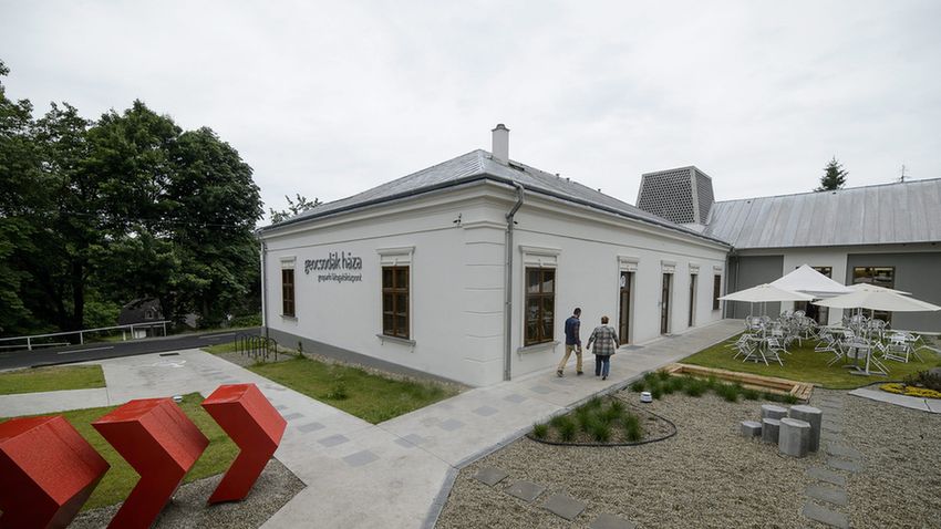 Geocsodák Háza