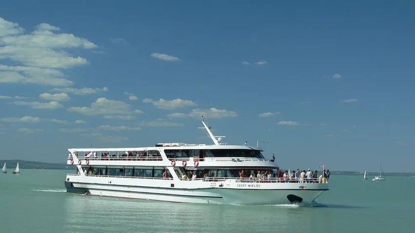 KÜLÖNLEGES HELYSZÍN A BALATONON!