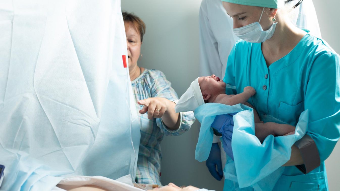 Alig kapnak információt a császáros anyák