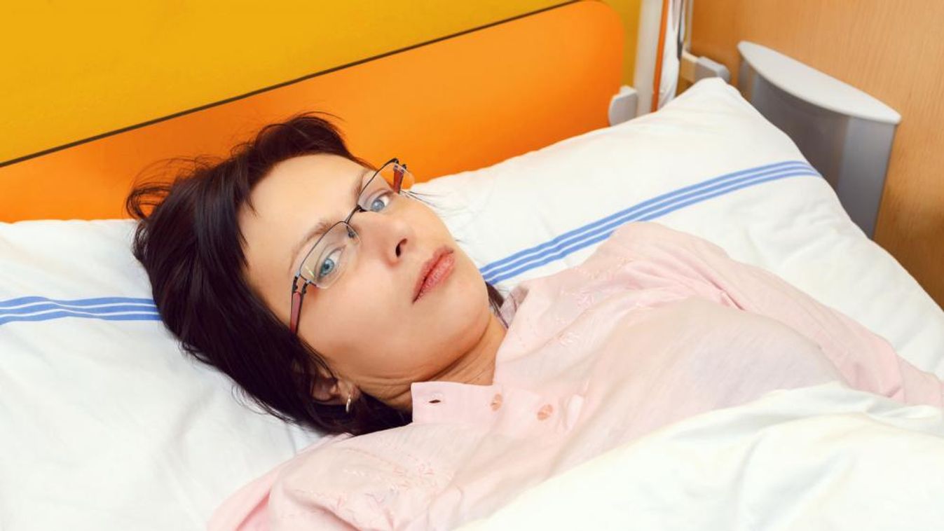 A sürgősségi császár után a vajúdóban feküdtem öt órán át