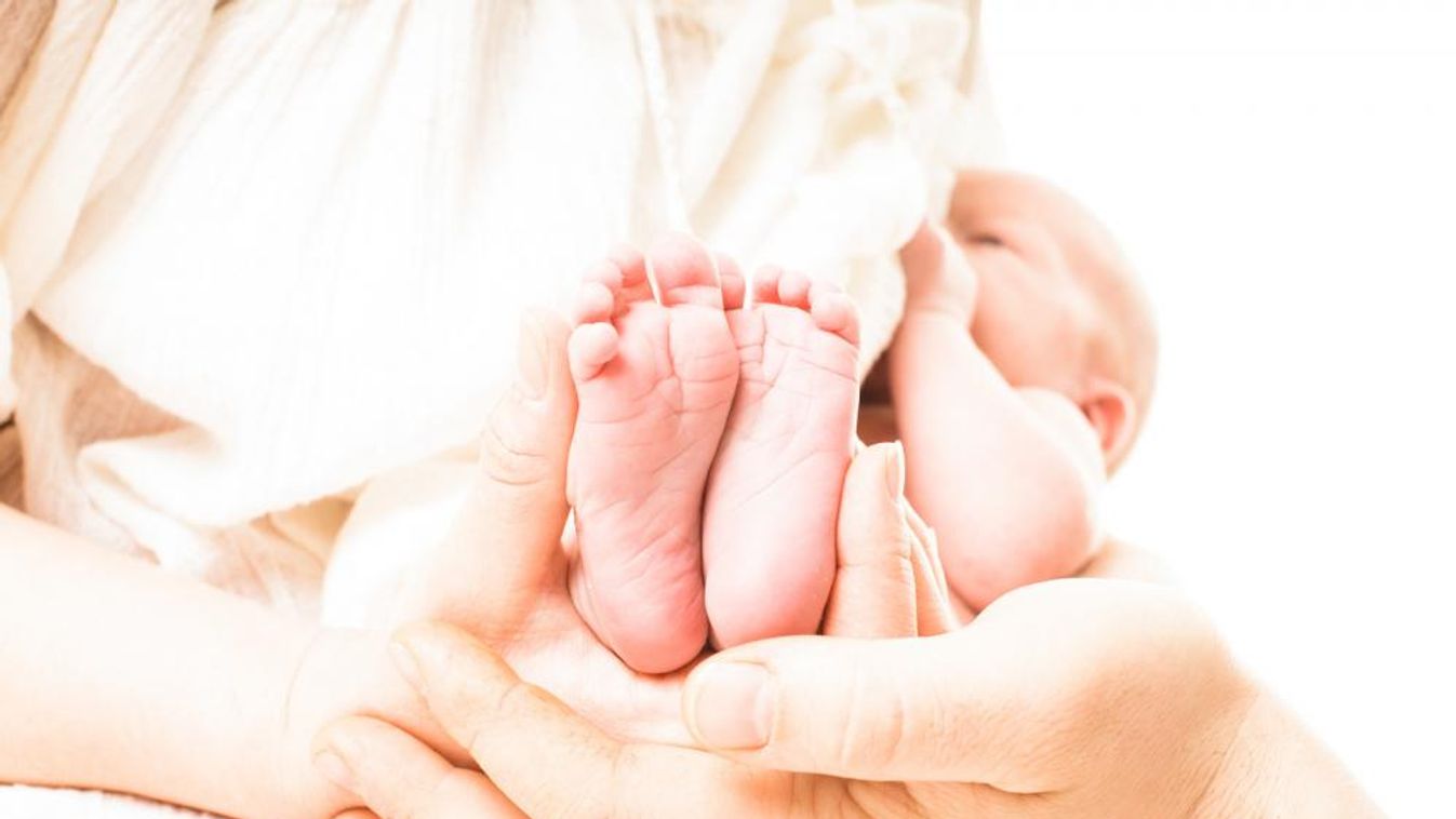 Sírva kértem segítséget a szoptatáshoz, egyetlen nővér segített