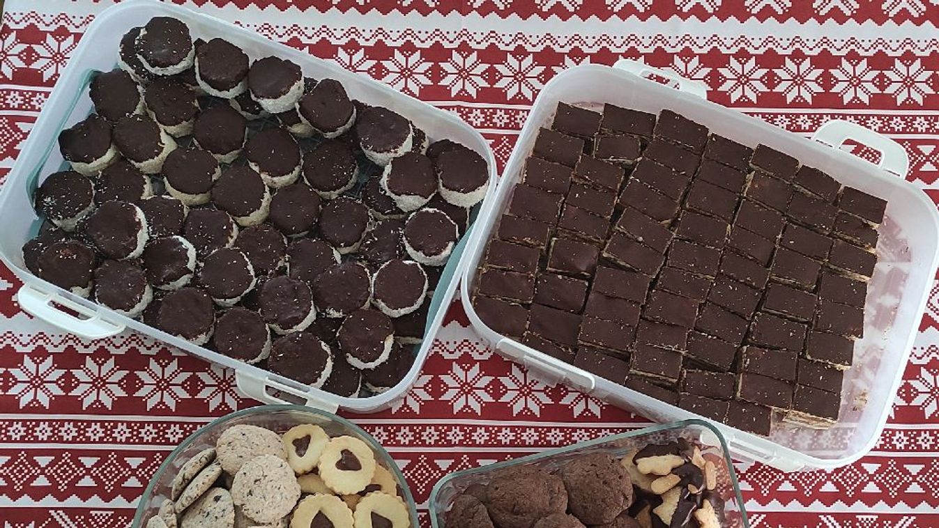 Zserbó bonbon és kolbász-pálesz-csoki csomag a fa alá