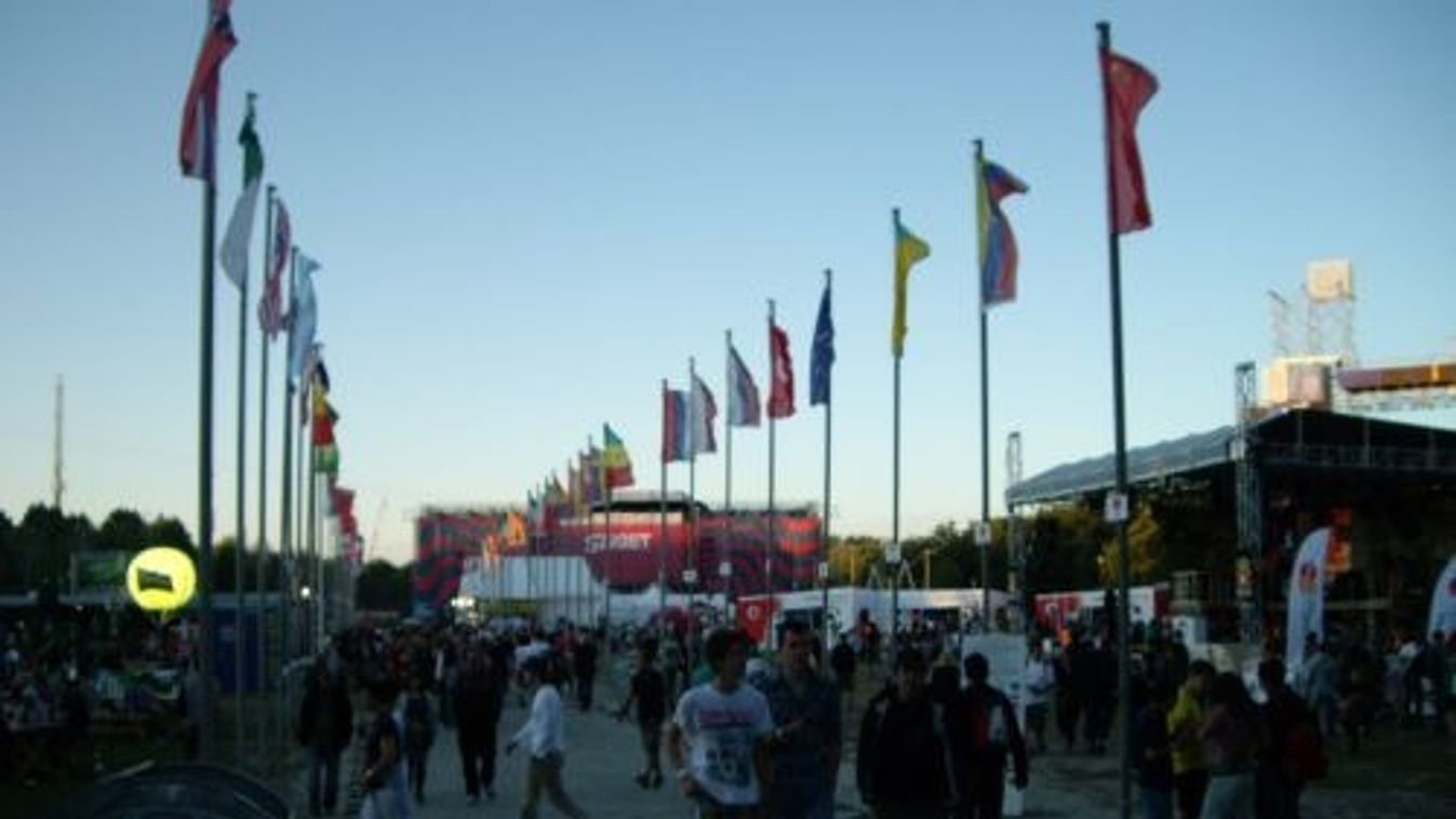 Sziget: Brutál metál Hello Kittyben, avagy apáink zenéje a miénk is már
