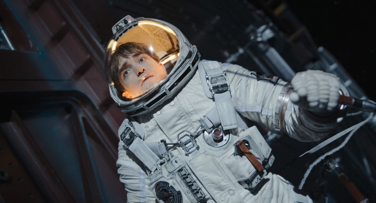 2025 - Mickey 17 - Movie Set, Robert Pattinson