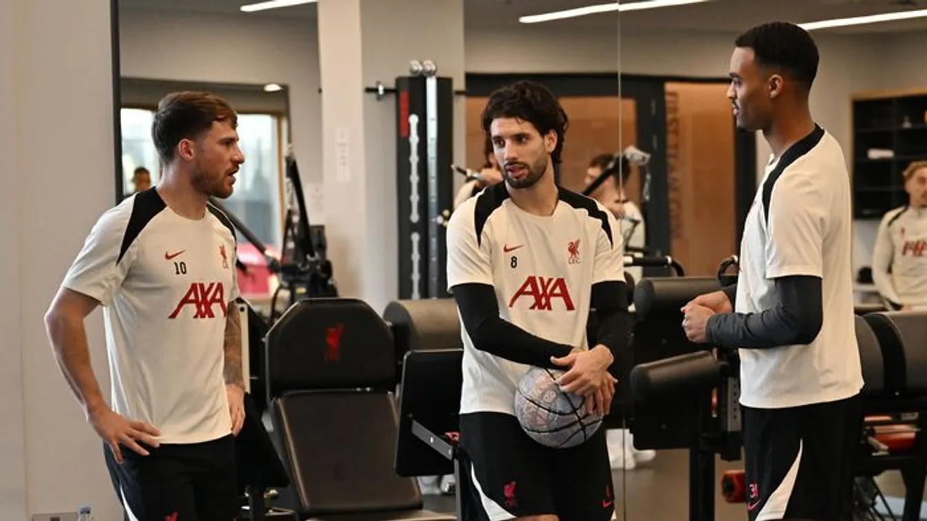 Bébibumm Liverpoolban, Szoboszlainak példát mutattak a társai