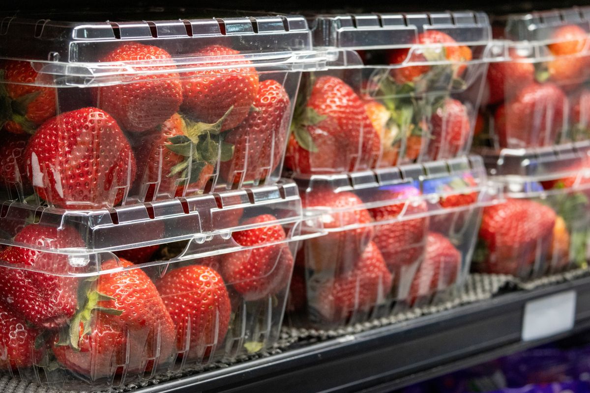 Strawberries,On,A,Shelf,At,Sevananda,Natural,Foods,Market,In