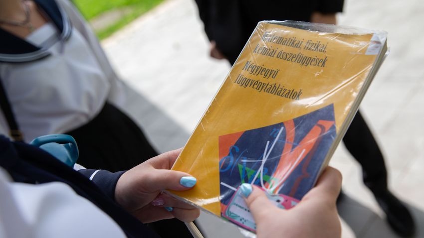 Matematika. Igaz, vagy hamis a következő állítás? "Minden trapéz paralelogramma."