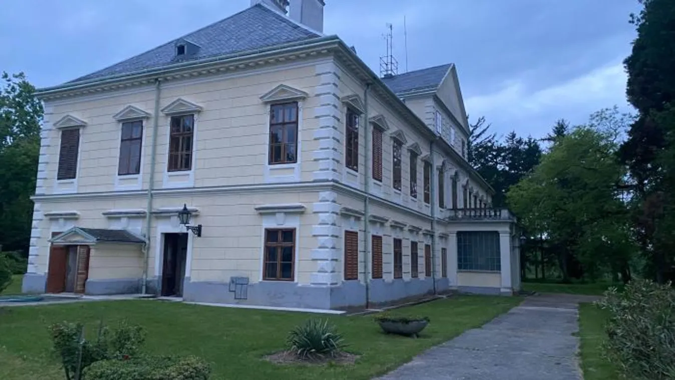 Libabőr: bejelzett Urbex Kálmánnak a szellemdetektor a kastélyban – Galéria