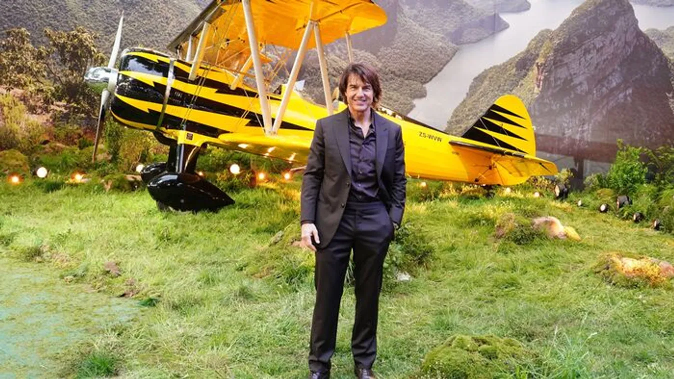 Tom Cruise látványos belépővel nyűgözte le a közönséget a Mission Impossible utolsó részének a premierjén – Galéria