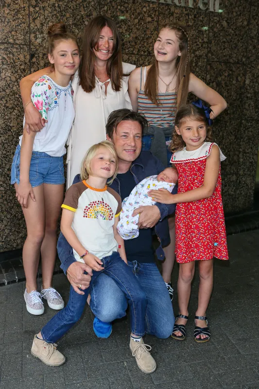 Jamie Oliver-nek és feleségének 5 gyermeke van