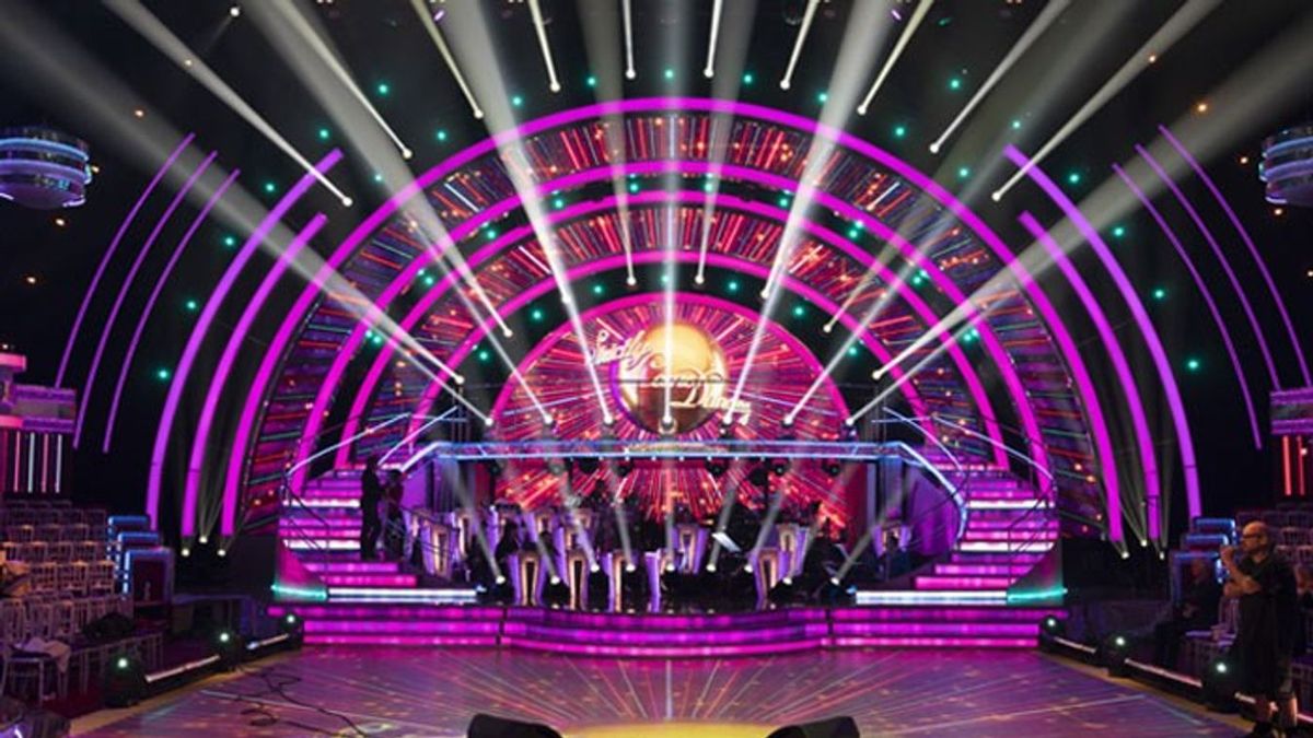 Hangos felháborodással fogadta: kirúgta a csatorna a Dancing sztárját