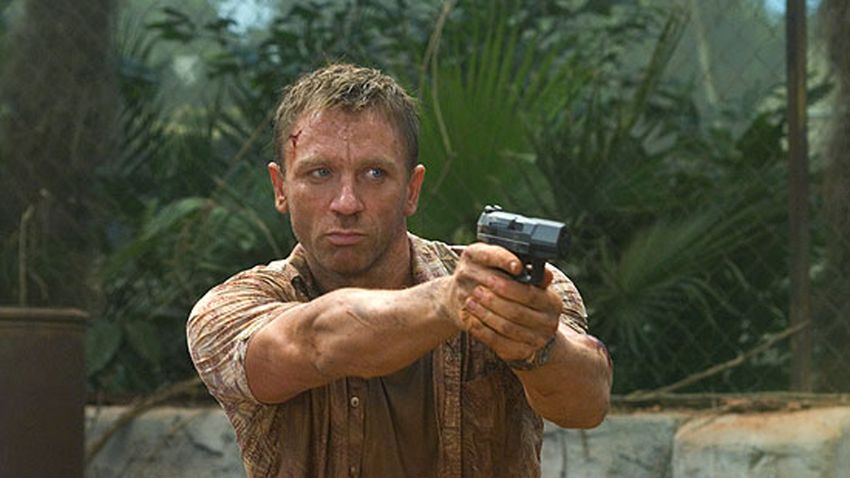 Mikor mutatták be Daniel Craig első James Bond filmjét, a Casino Royalet?