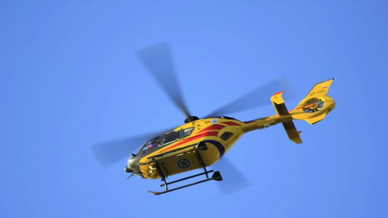 Két mentőhelikopter kellett: Kamion ütközött egy személyvonattal - Videó