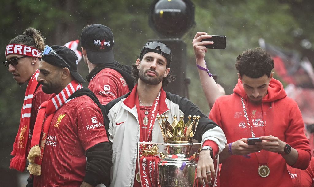 Szoboszlai Dominik és a Liverpool bajnokcsapatának parádéja Liverpool utcáin