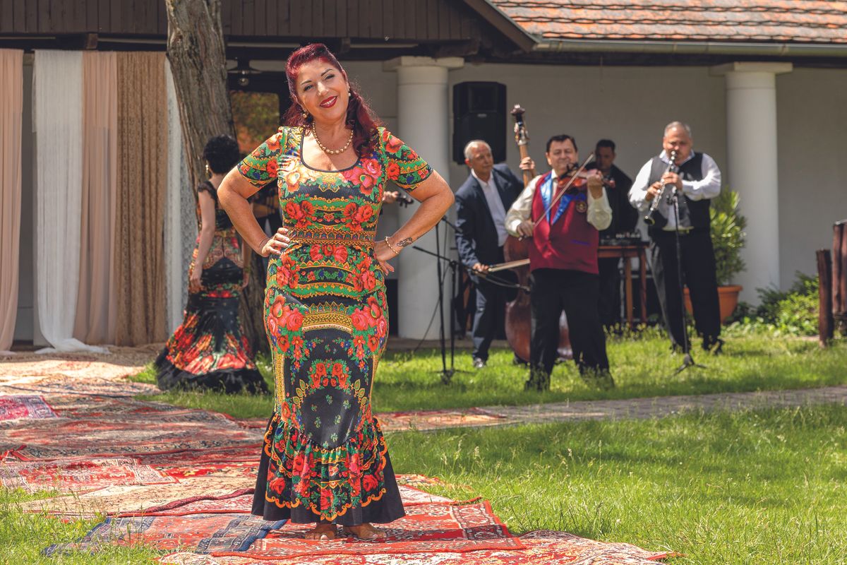 HOT! MAGAZIN HÉTFŐI FELTÖLTÉS 
Nótár Mary - Adrián
Weisz Fanni - Adrián
Korda György - Ákos
Bódi Margó - Niki
Dancs Annamari - Niki 
Nádai Anikó - Ákos