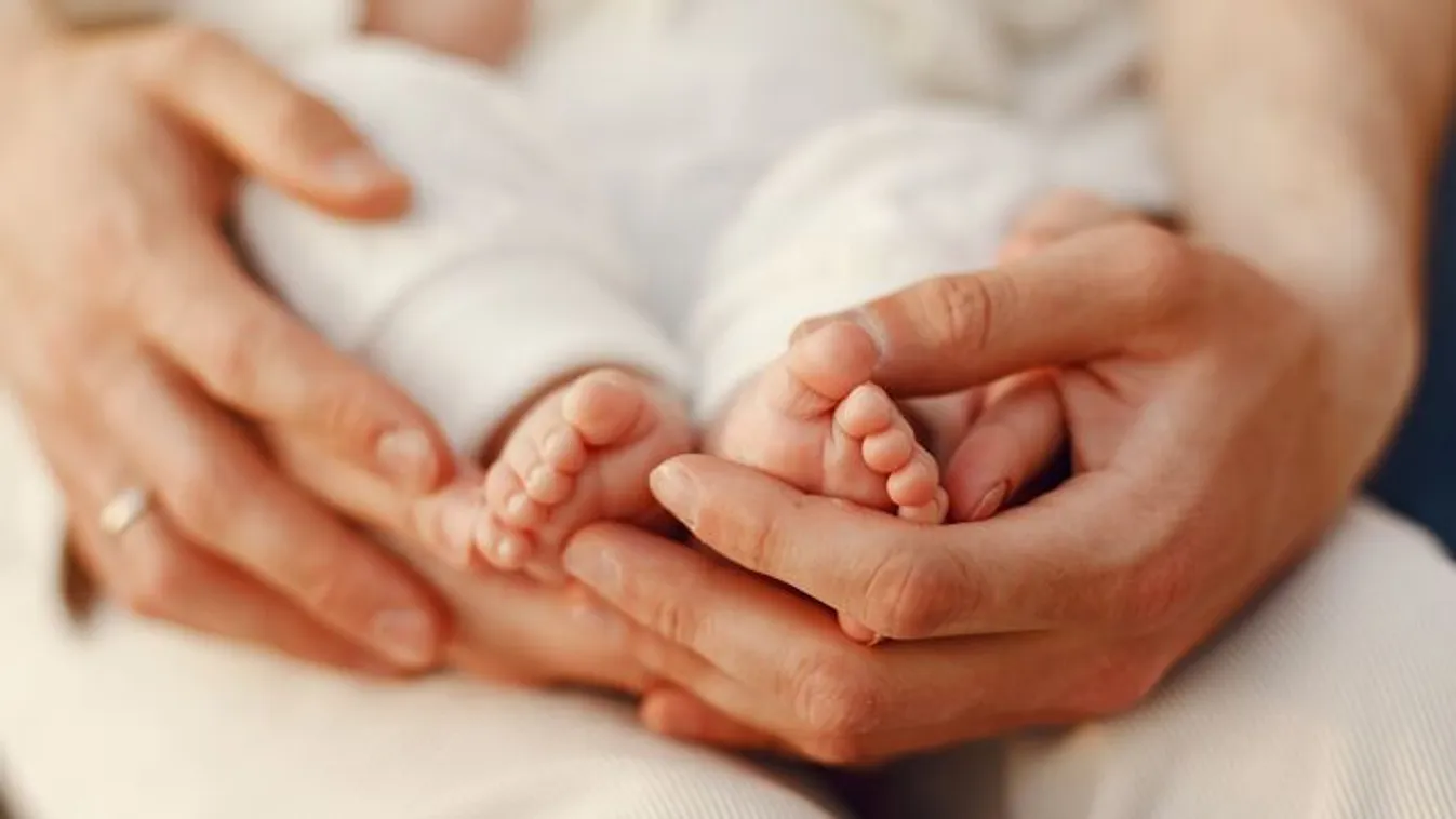 Halál a bölcsiben: borzalmas körülmények között halt meg egy 11 hónapos baba