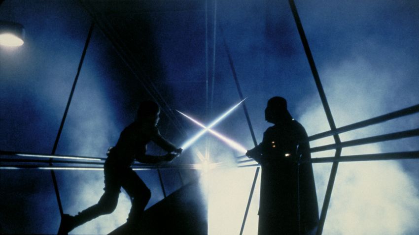 Kitől tudja meg Luke, hogy Darth Vader az apja?
