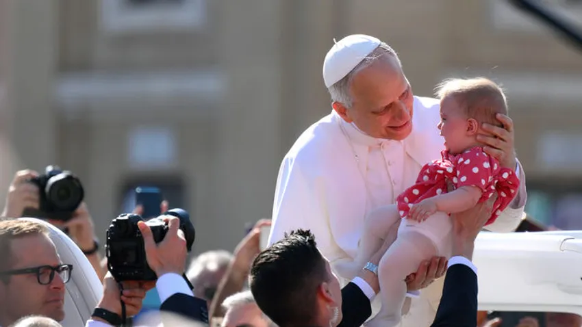 Százezres tömeg gyűlt össze XIV. Leó pápa beiktatására