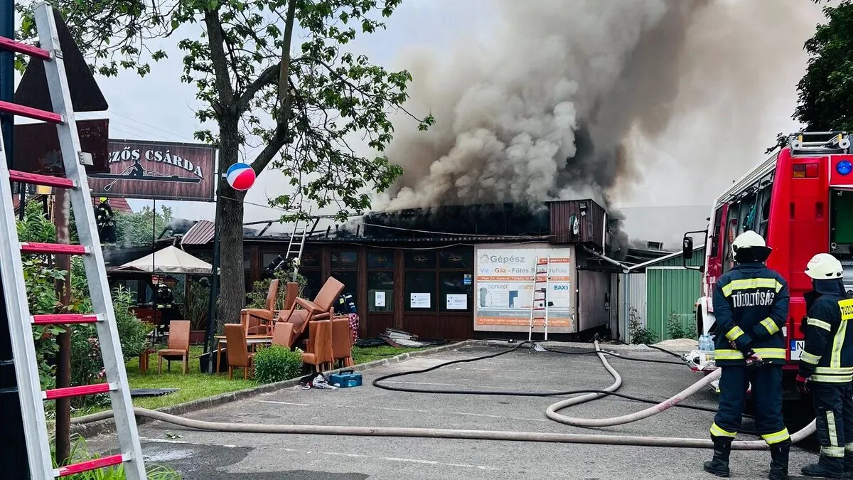 leégett szolnoki étterem