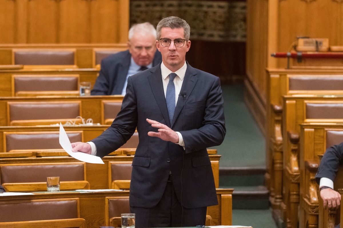 KOCSIS Máté