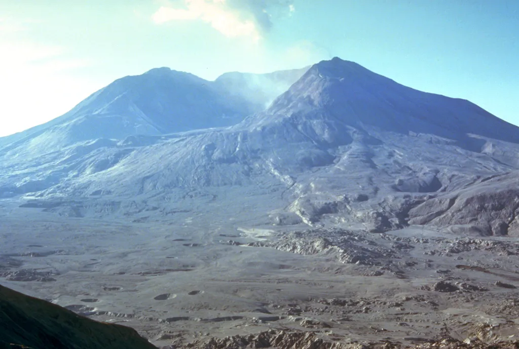 1980 - Mount St. Helens soon after the May 18, 1980 eruption, as viewed from Johnston's Ridge.

