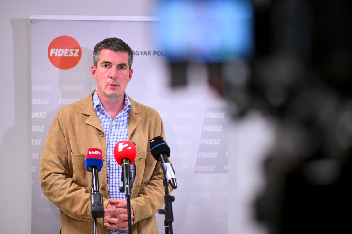 KOCSIS Máté
