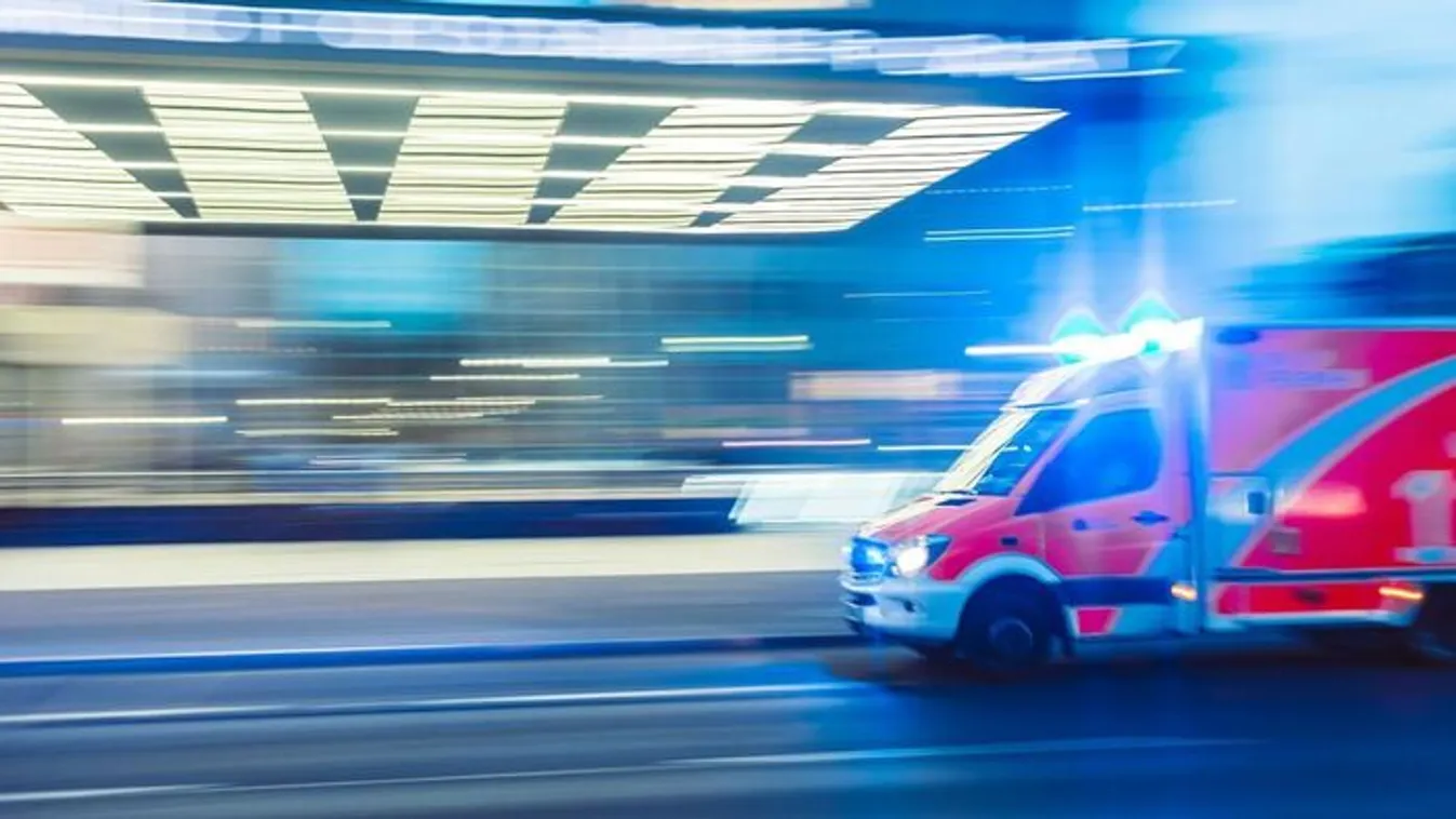 Felső emeleti lakás ablakából zuhant ki egy 17 hónapos kislány