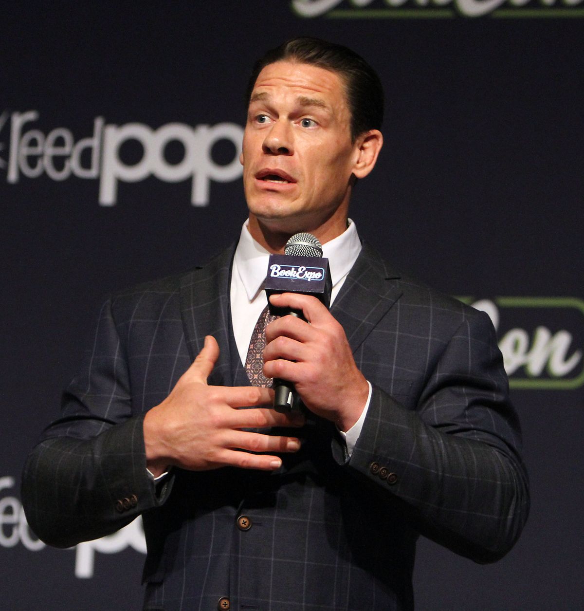John Cena szeretné, ha minél több emberhez eljutna a fényvédő használatának  fontossága
