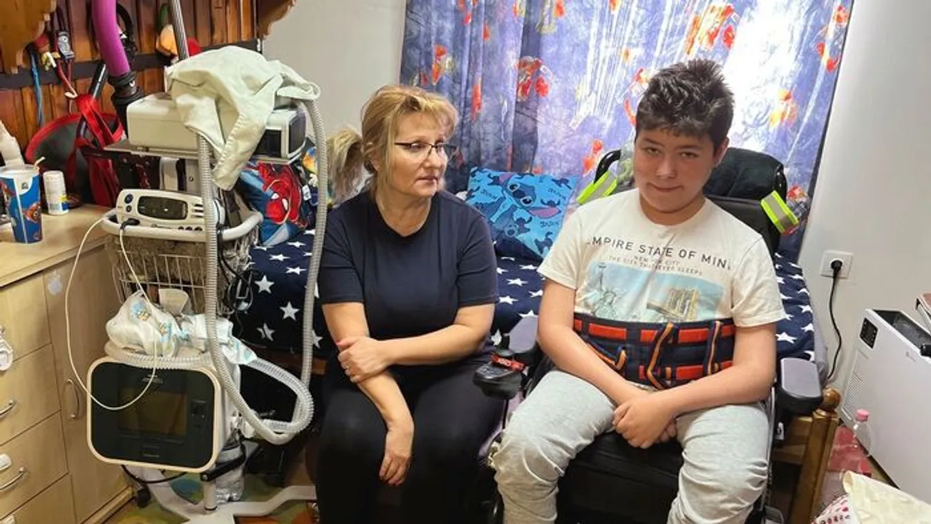 "Nem volt más választásom" - utcára teszik a gyógyíthatatlan beteg Krisztiánt és édesanyját