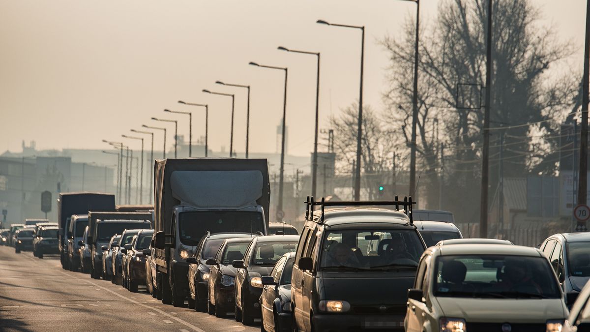 Kilométeres a torlódás a Balaton fele: tömegkarambol az M7-esen