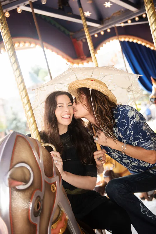 Liv Tyler és Steven Tyler találkozásuk első pillanatában tudták, hogy rokonok