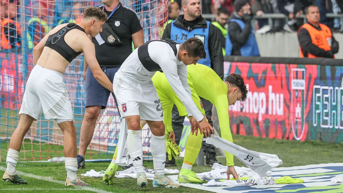 Videón a botrány, levetették a mezt a fehérváriakkal az őrjöngő szurkolók