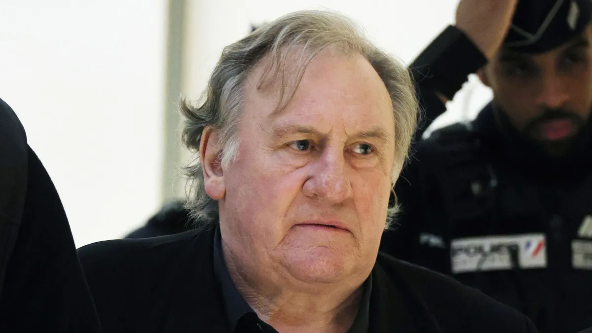 Depardieu tagad minden vádat. Charlotte Arnould, a 29 éves színésznő és korábbi balett-táncos, színházi és szinkronszerepeiről ismert.