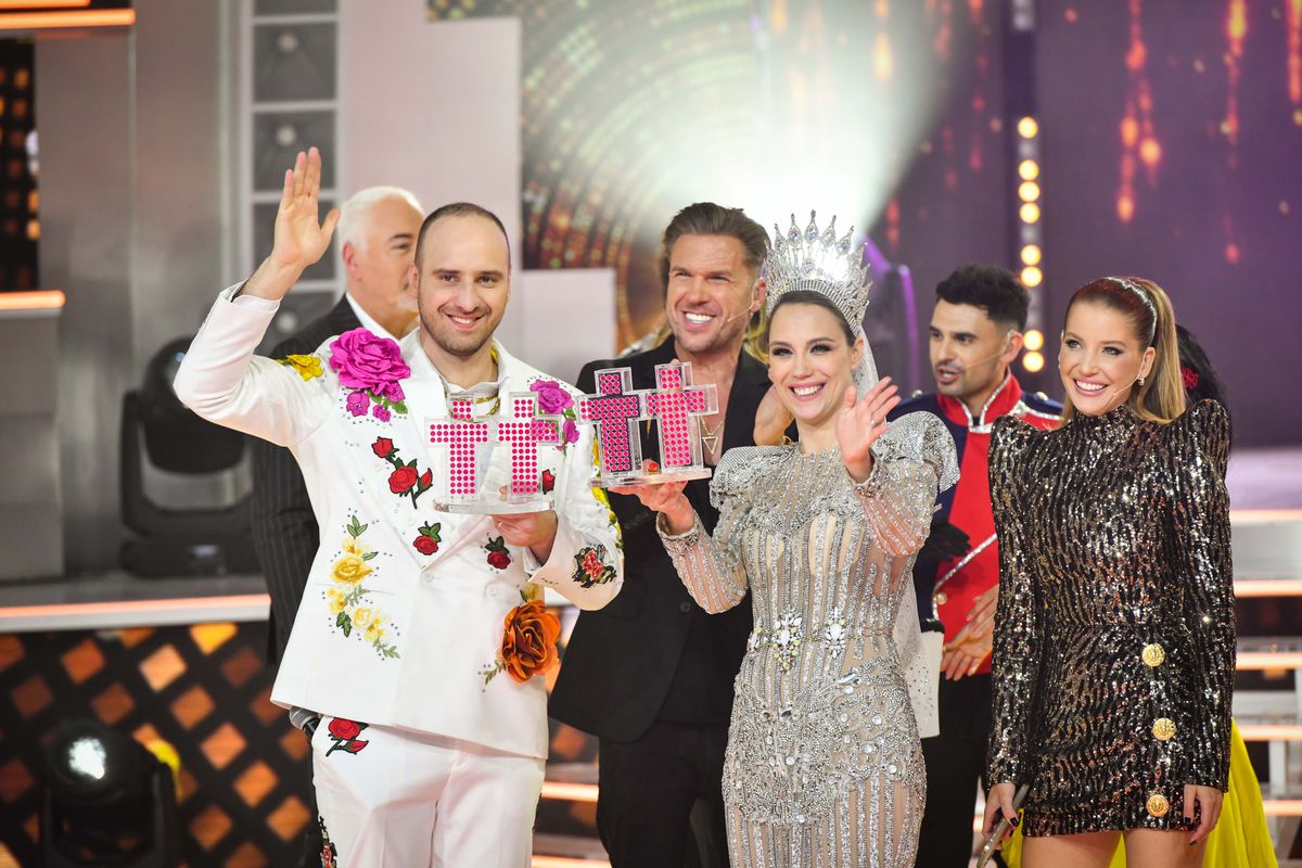 hot! magazin hétfői feltöltések
Ráthonyi-Palácsik Tímea - Adrián
Demcsák Zsuzsa - Ákos
Varga Attila - Niki
Lékai-Kiss Ramóna - Adrián
Kulcsár Edina - Niki
Szűcs Judith - Ákos