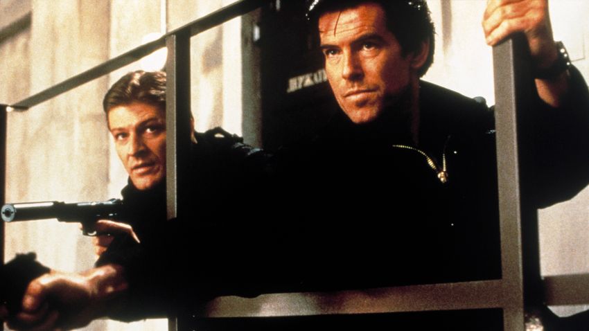Melyik híres énekesnő énekelte első James Bond filmjének a betétdalát?