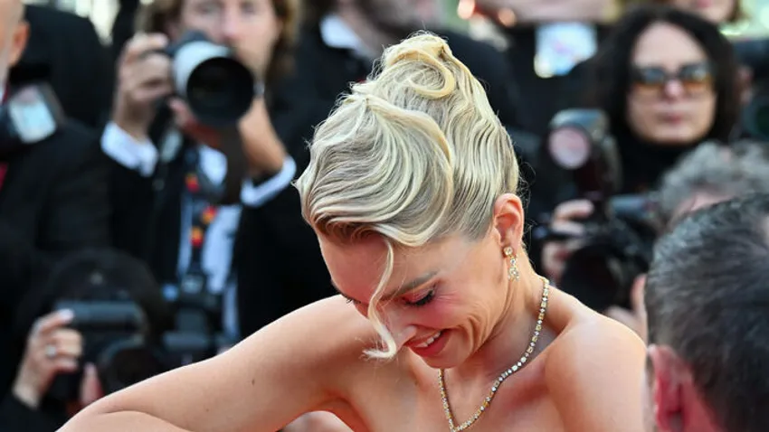 Hatalmas visszatérés és dekoltázsba eső fülbevaló Cannes-ban – Galéria
