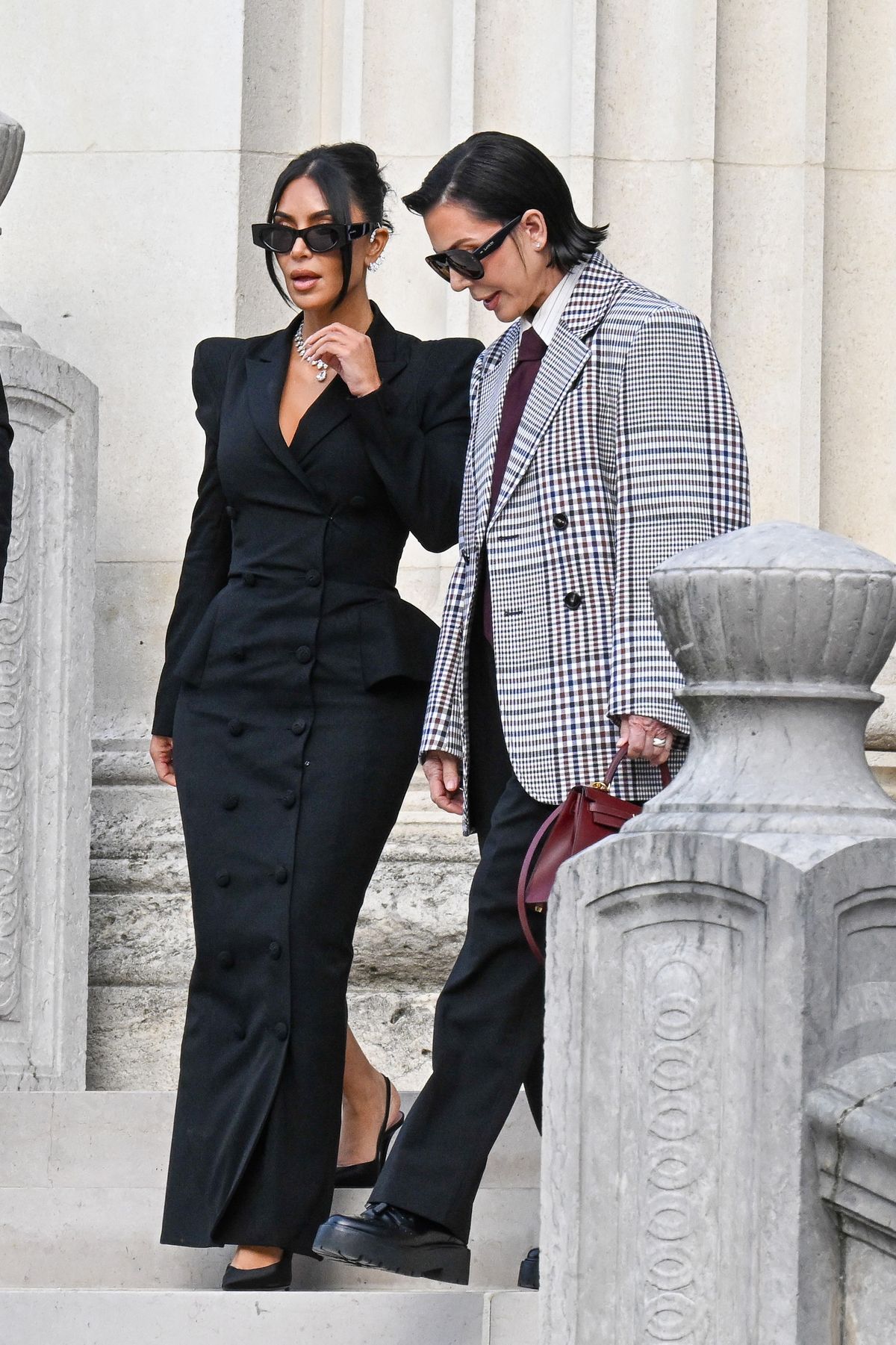 Kris Jenner elkísérte lányát Párizsba a bírósági tárgyalásra