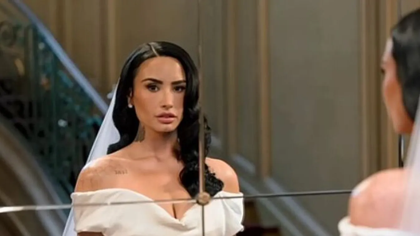 Mint egy látomás: lenyűgözően nézett ki menyasszonyi ruhájában Demi Lovato
