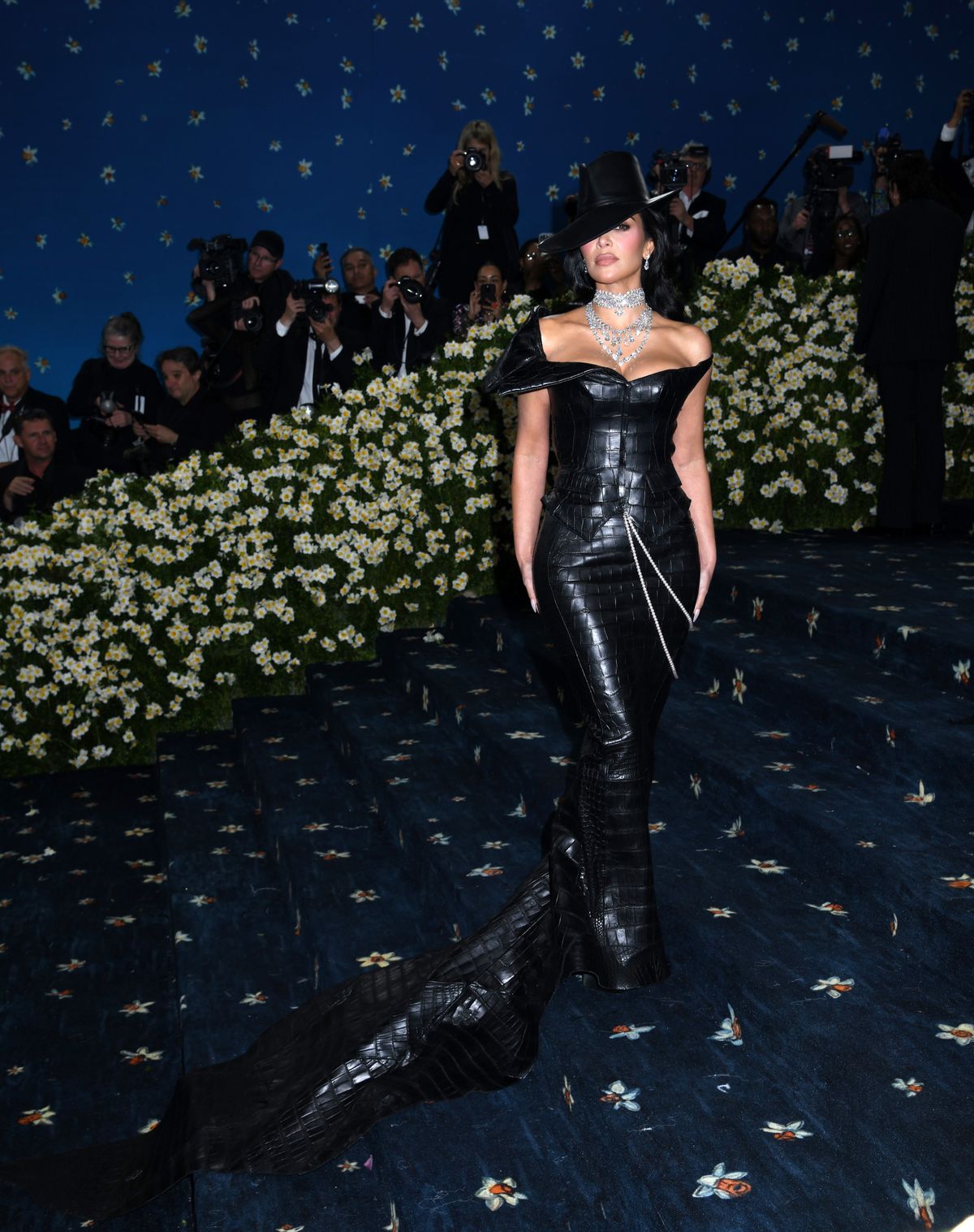 Met-gála legkínosabb pillanata: Kim Kardashian nyilvánosan szidalmazott egy biztonsági őrt