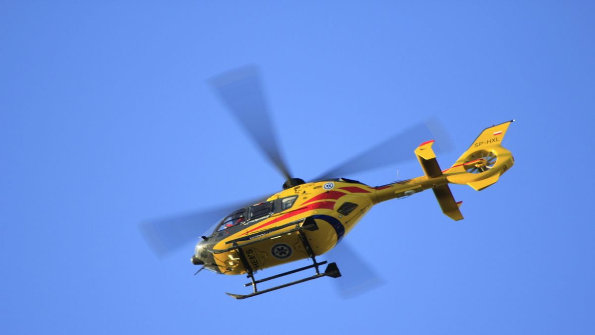 Két mentőhelikopter kellett: Kamion ütközött egy személyvonattal - Videó