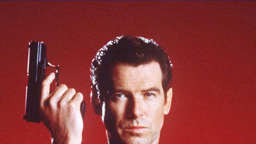 Pierce Brosnan melyik évben lett az új James Bond?