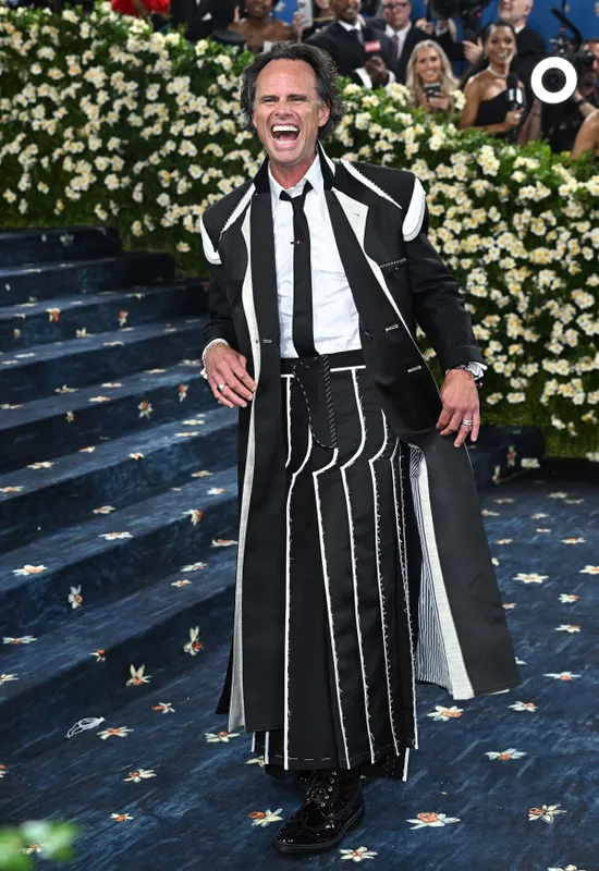 Walton Goggins nagyon illetlenül viselkedett Aimee Lou Wood-dal szemben
