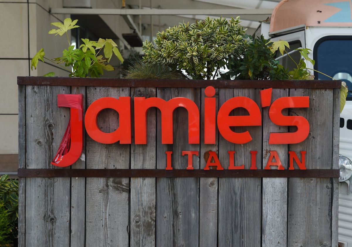 Jamie Oliver-nek 25 étterméből 22-t kellett bezárnia a Covid alatt