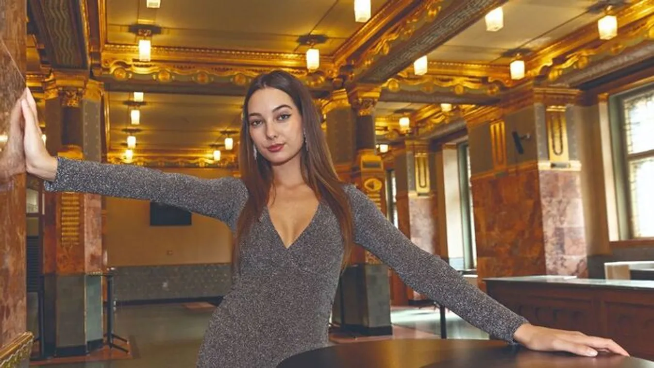 "Gyönyörű bombázó!"- A rajongók megőrülnek Hunyadi Donatella nádszál vékony lábaitól!