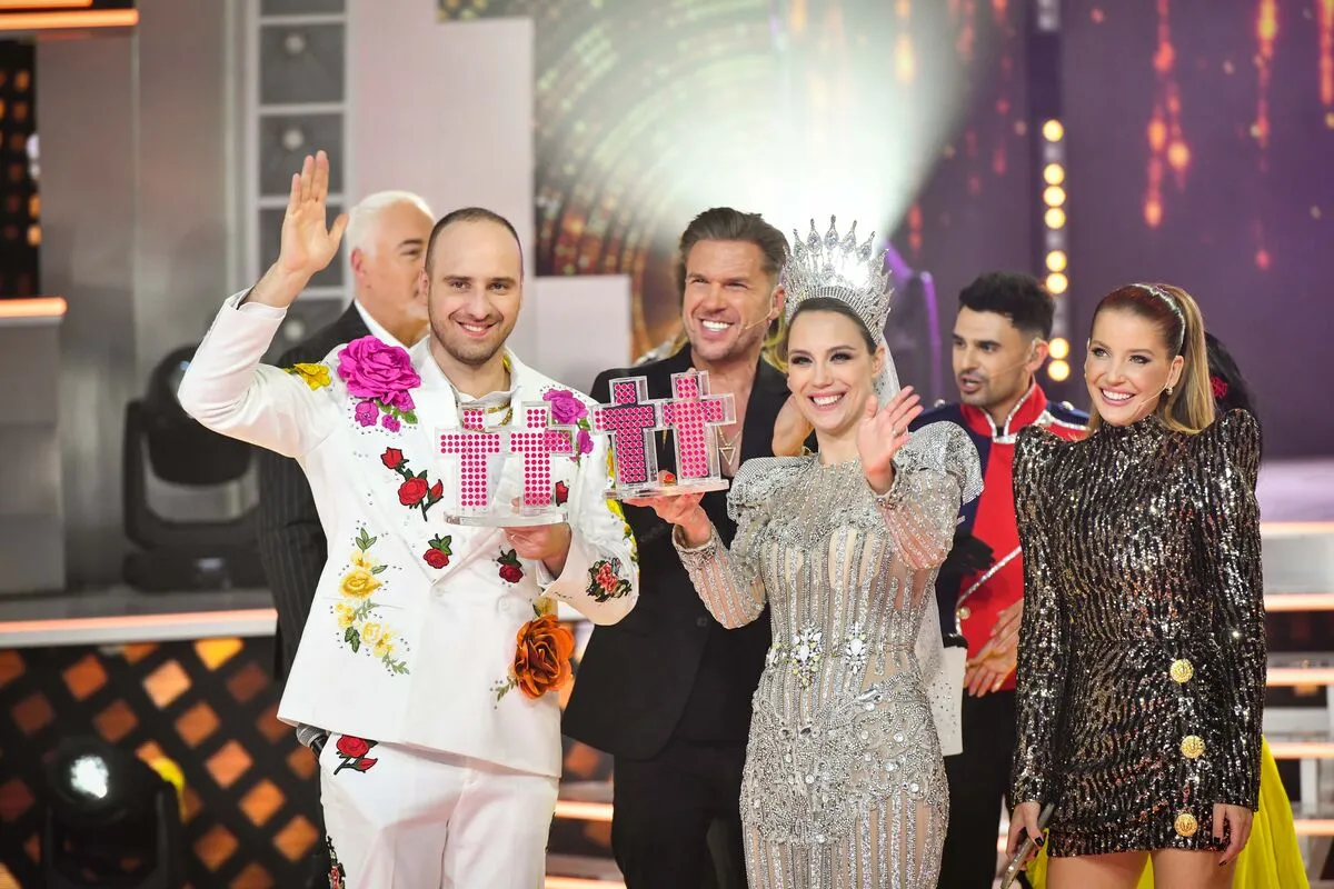 hot! magazin hétfői feltöltések
Ráthonyi-Palácsik Tímea - Adrián
Demcsák Zsuzsa - Ákos
Varga Attila - Niki
Lékai-Kiss Ramóna - Adrián
Kulcsár Edina - Niki
Szűcs Judith - Ákos