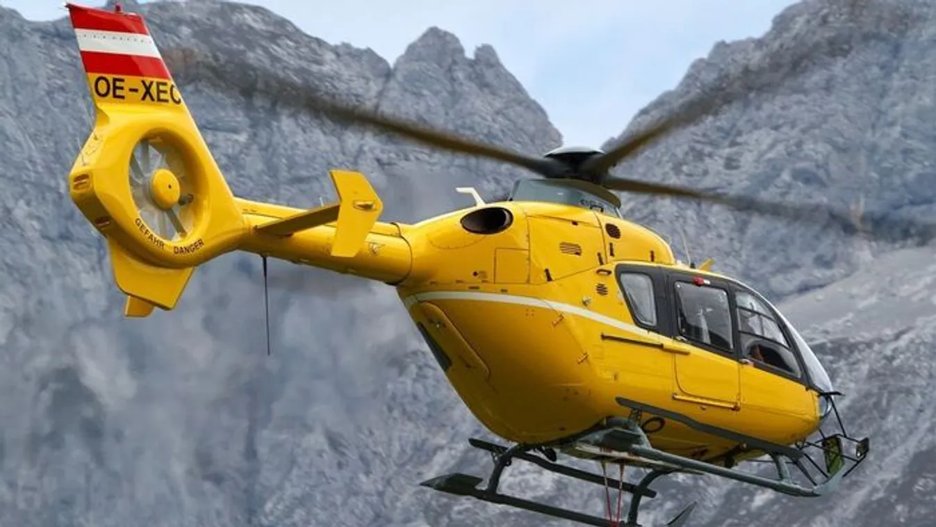 Mentőhelikopter landolt a házak között: mélybe zuhant a magyar kamionsofőr