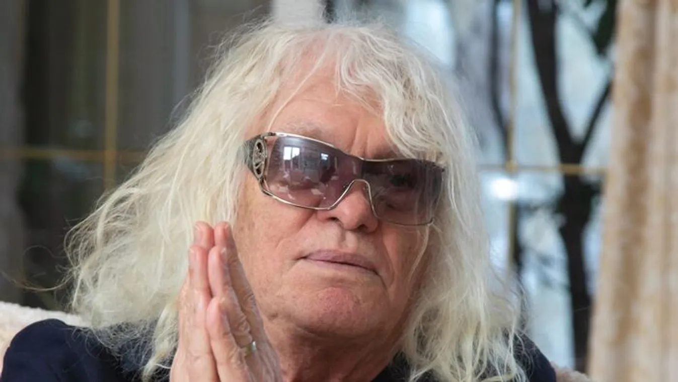 „Reméljük a felhők fölül is nekünk zenélsz” – Kóbor János ma lenne 82 éves, szívszorító módon emlékeznek a 4 éve elhunyt legendára